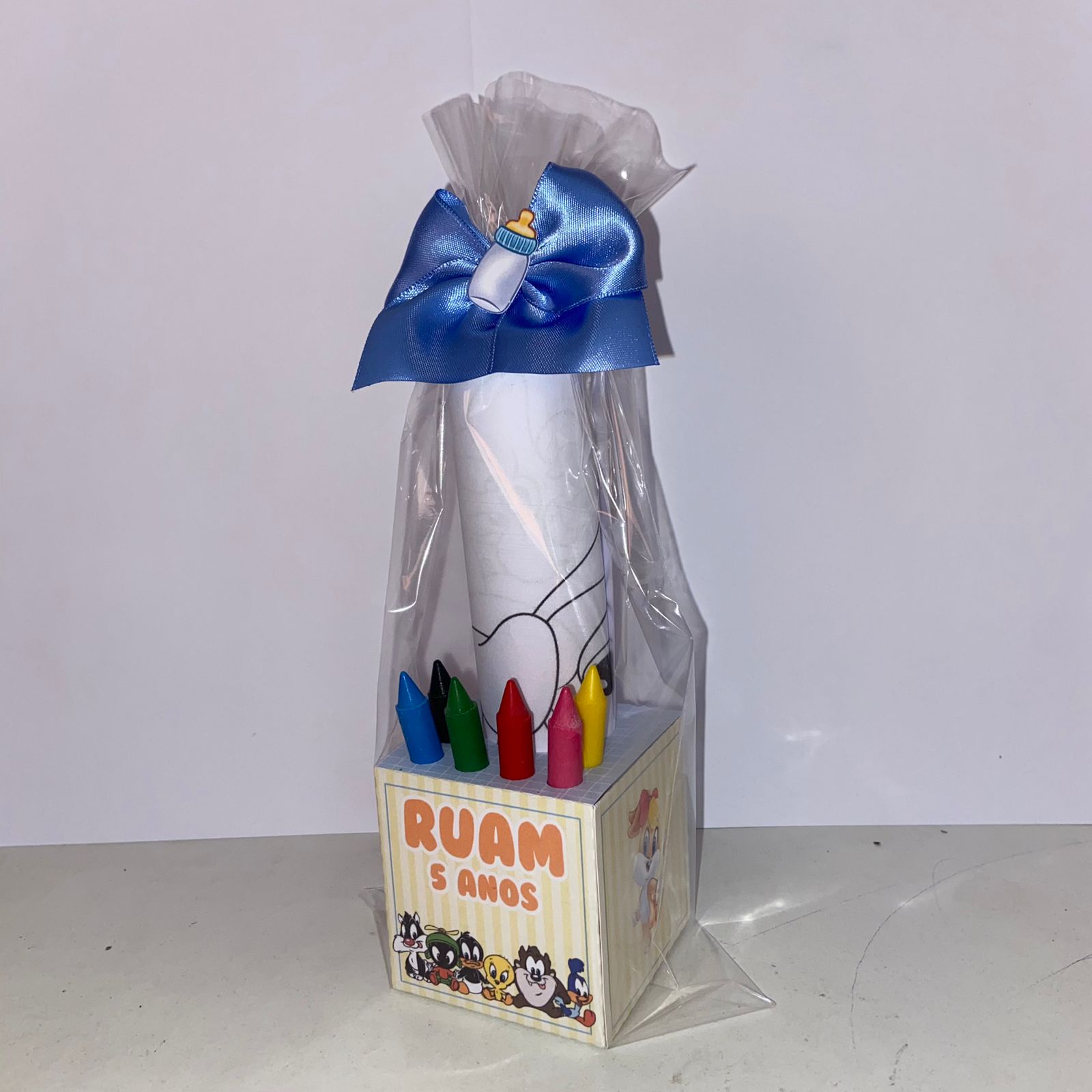 Caixa cubo com giz de cera