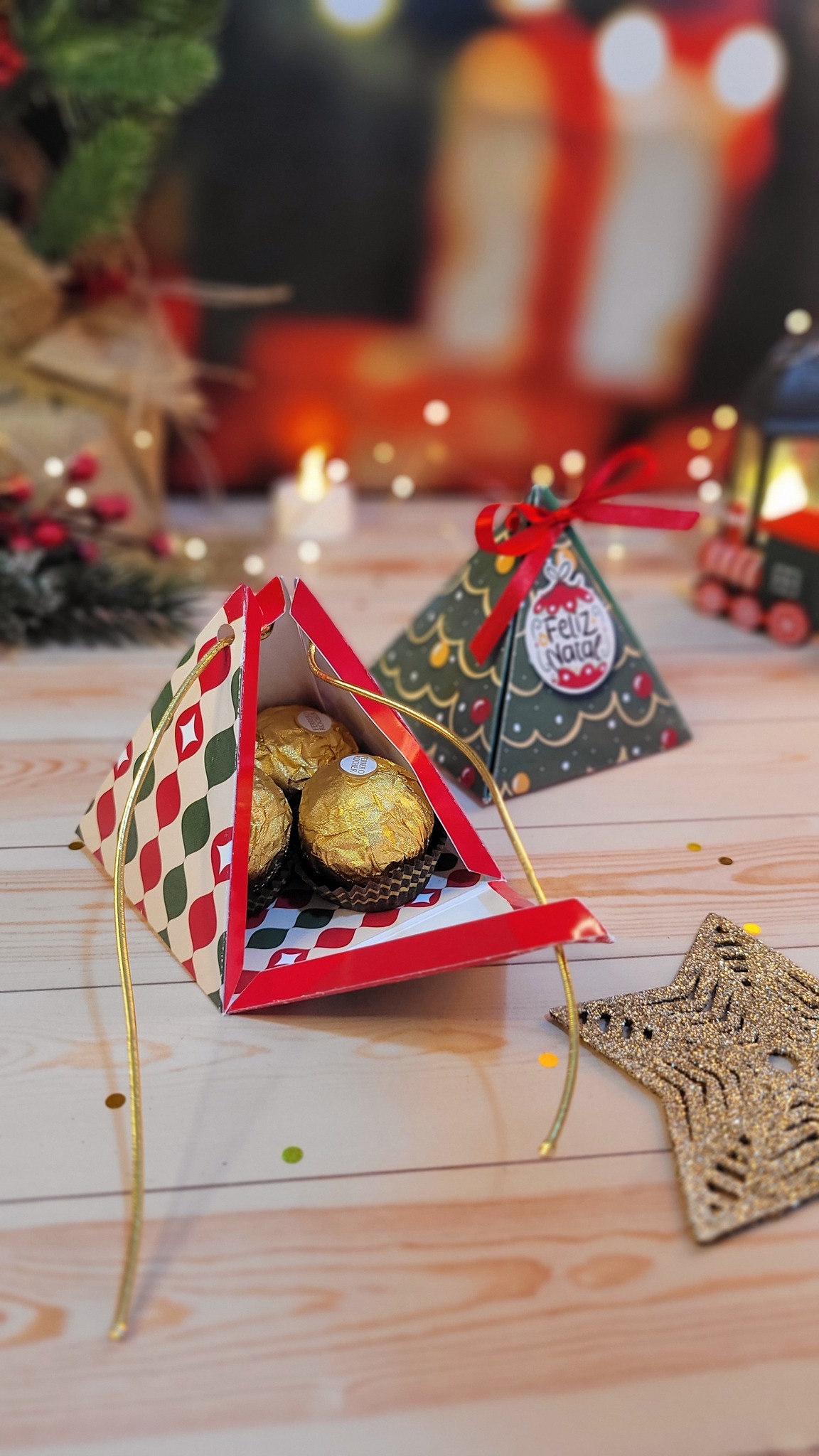 Caixinha Pirâmide de Natal com Bombons