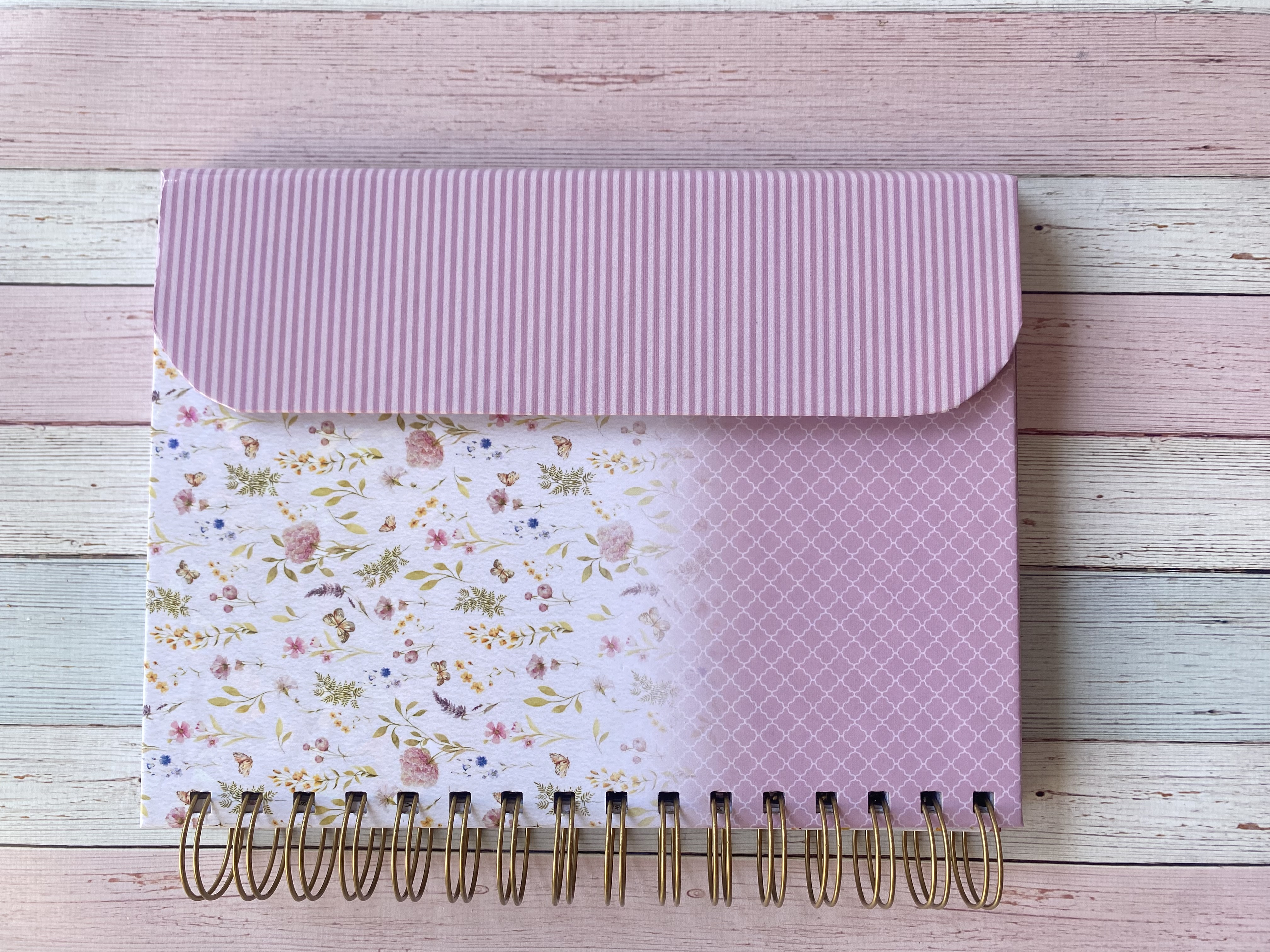 Caderno Floral com Aba