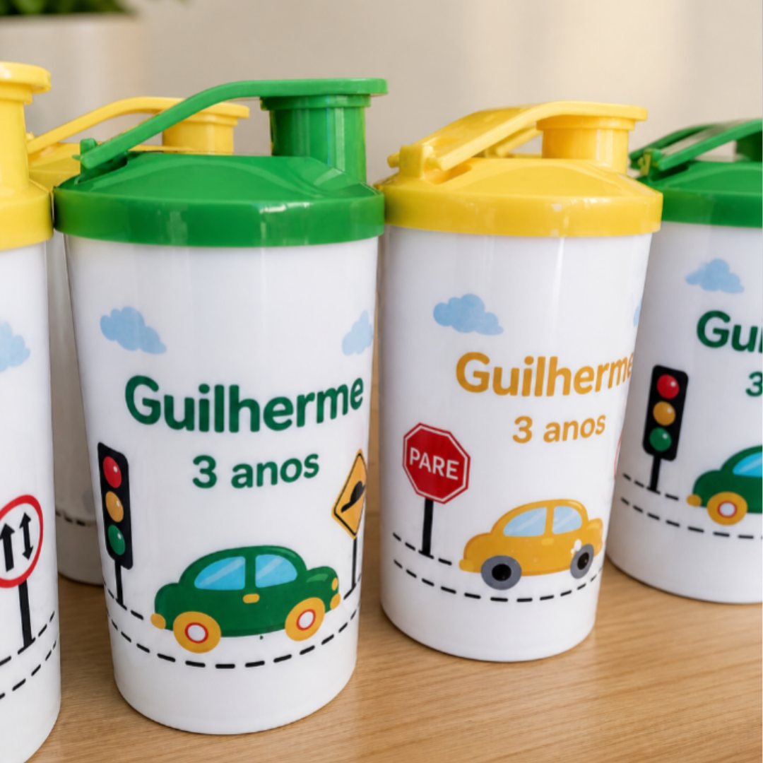 Copo infantil com tampa