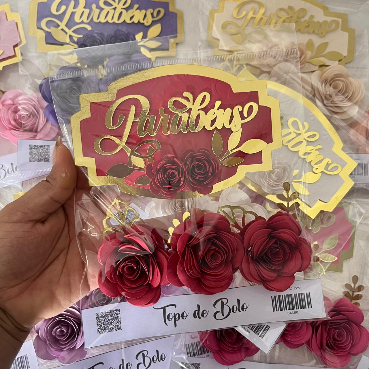 TOPO DE BOLO PARABÉNS RELEVO +3 FLORES