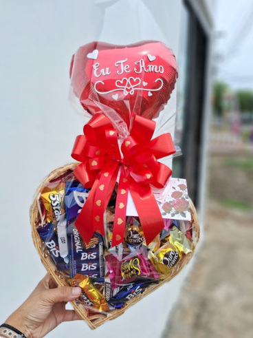Cesta Coração Chocolates