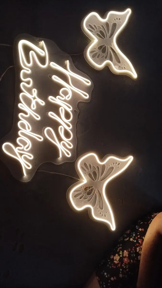 Painel Led Neon Happy Birthday 50x35cm + 2 Borboleta 30x20cm