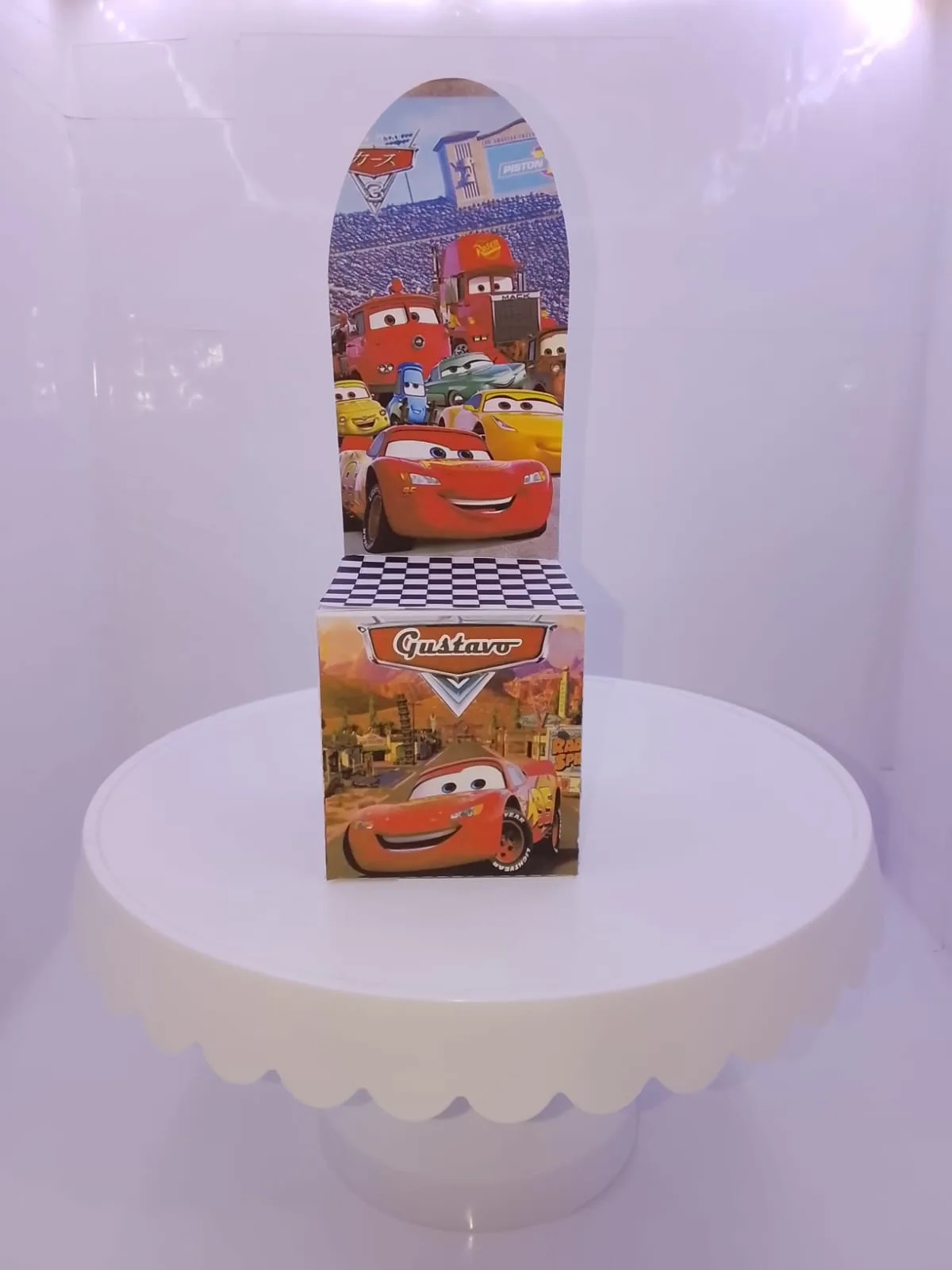 Caixa Cubo Carros - McQueen (com cenário)