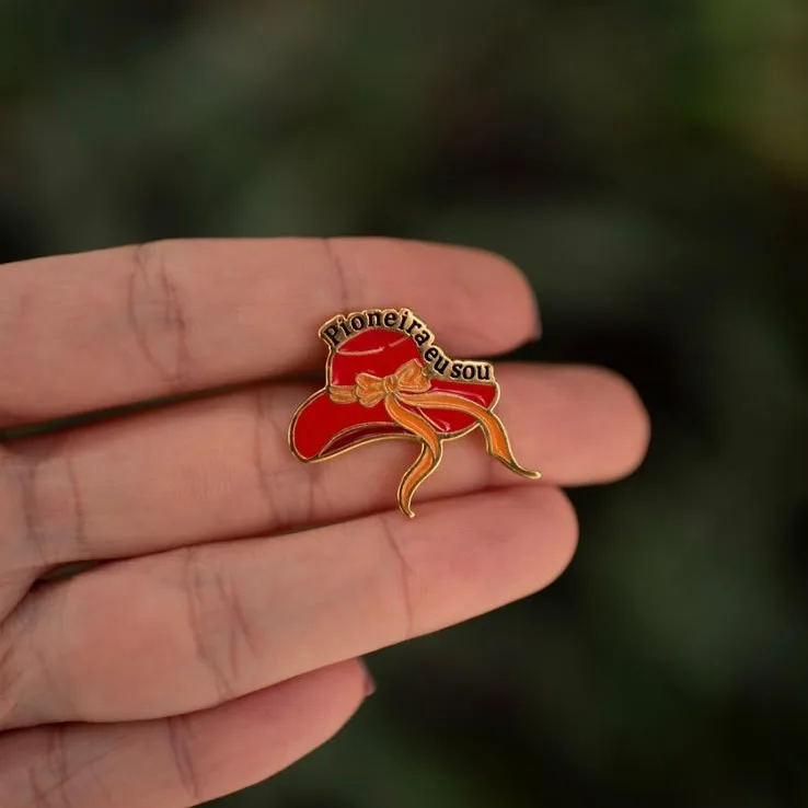 Pin Pioneira Chapéu