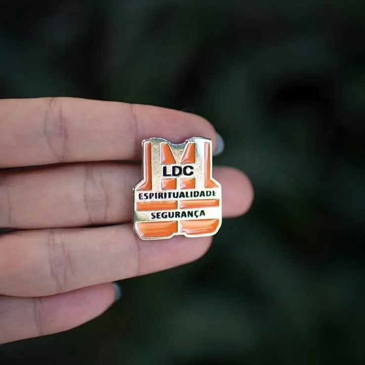 Pin LDC Colete Laranja