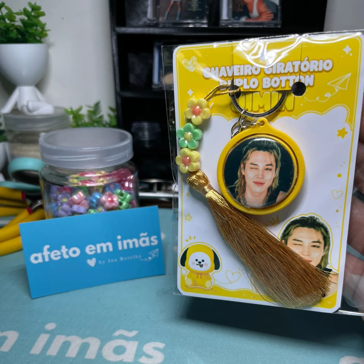 CHAVEIRO GIRATÓRIO DUPLO BOTTON 32MM COM TASSEL E MIÇANGAS PERSONALIZADO | BTS, K-POP, ANIME, FOTO E LOGO