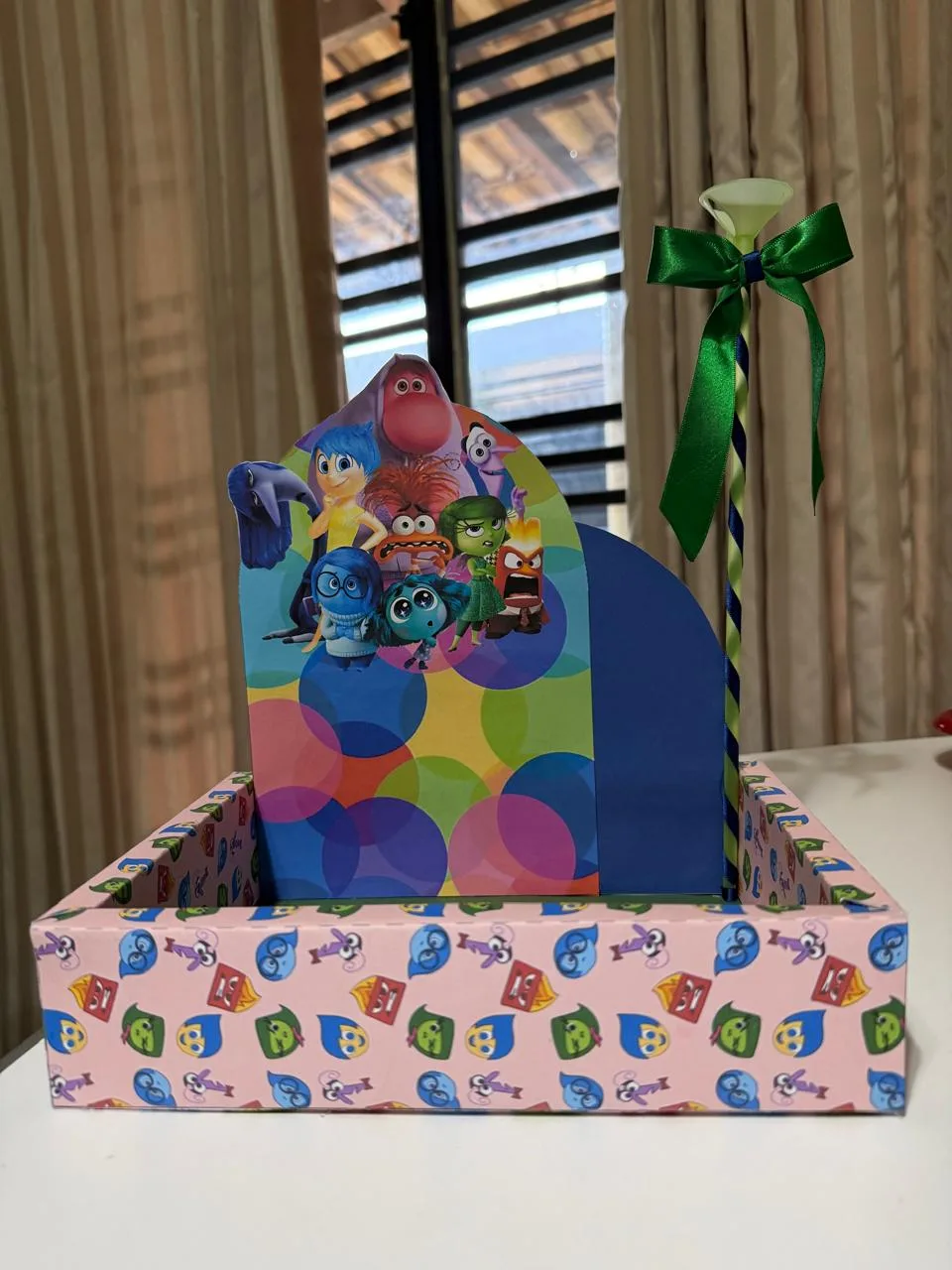 ✨ Caixa Cenário Divertidamente disponível! 🌈💛