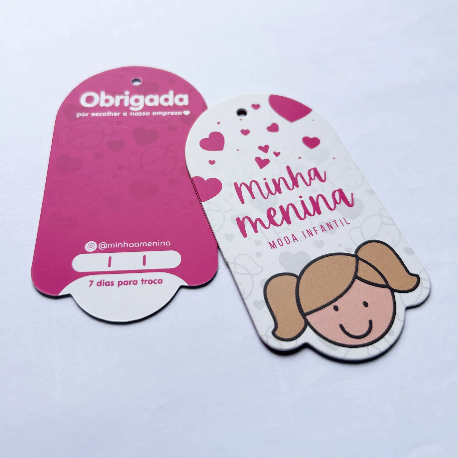Tag Retangular 8x4cm - Papel Couchê 600g | Colorido Frente e verso | Laminação Fosca Frente e Verso | Furo 4,7mm | Empastamento - 100un